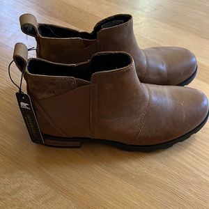 NWT Sorel Emelie Chelsie WP Camel Brown Ankle Boots